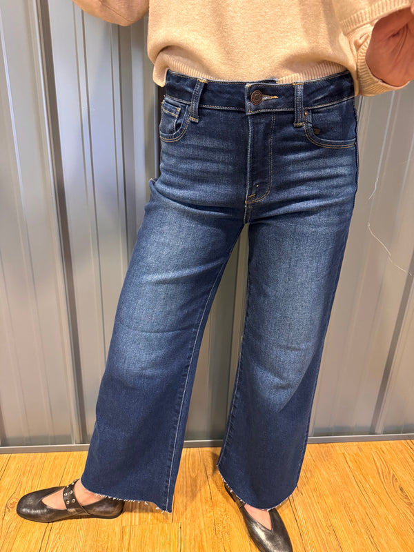 Mid Rise Crop Jeans