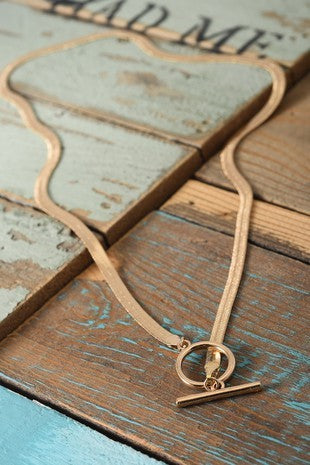 SNAKE CHAIN ON TOGGLE NECKLACE